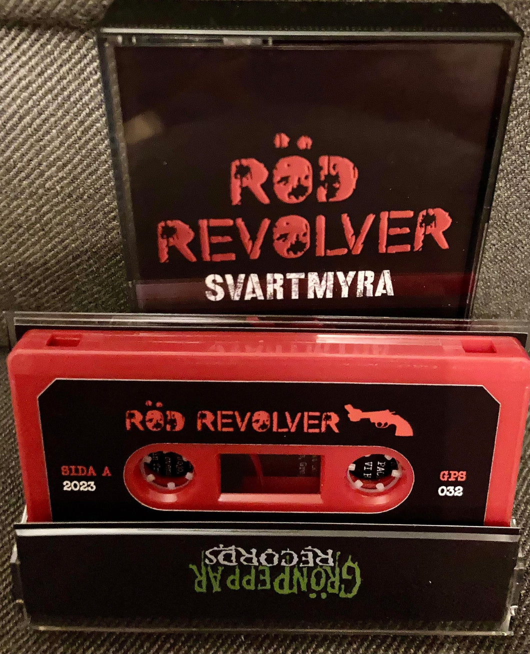 Röd Revolver - Svartmyra (Kassettband)